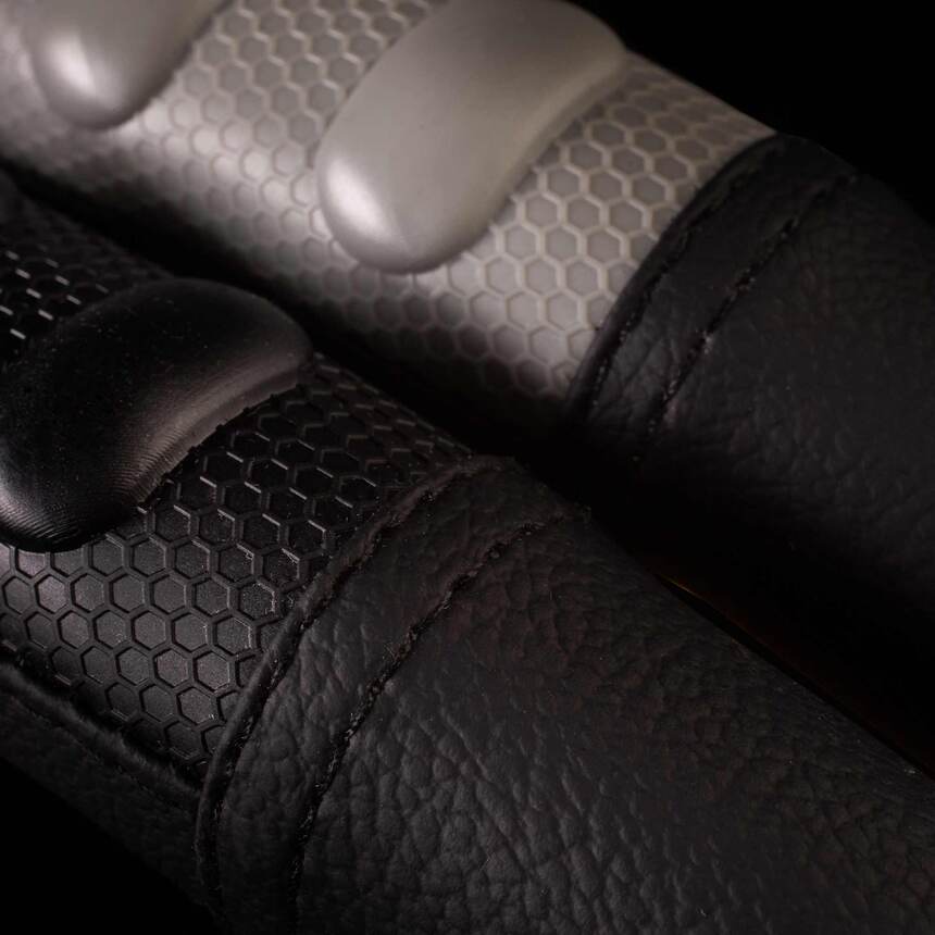 Кожаная оплётка на руль Car Performance с объёмными вставками CP-2040 BK/BK (M)