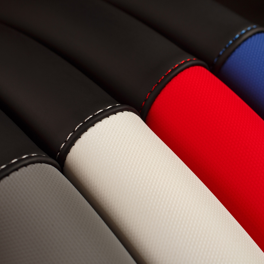 Оплётка руля AUTOPROFI софттач, синтетический нубук AP-2022 BK/WH (M)