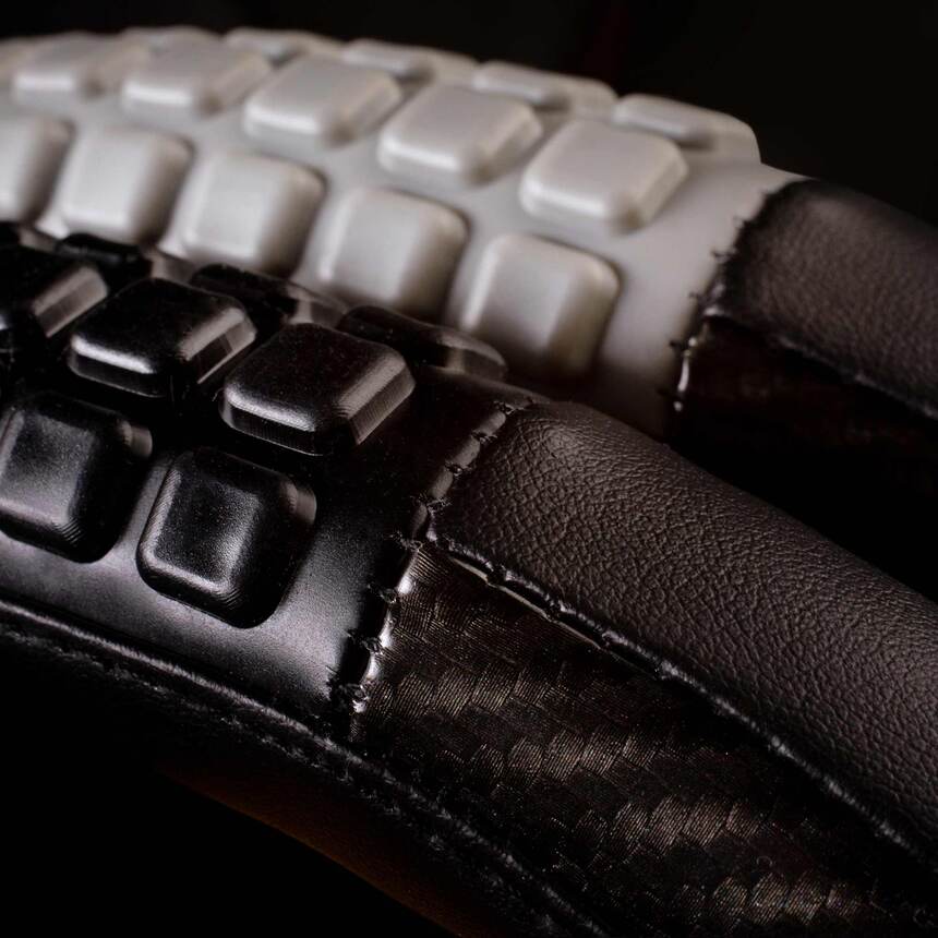 Кожаная оплётка на руль Car Performance со вставками CP-2060 BK/BK (L)