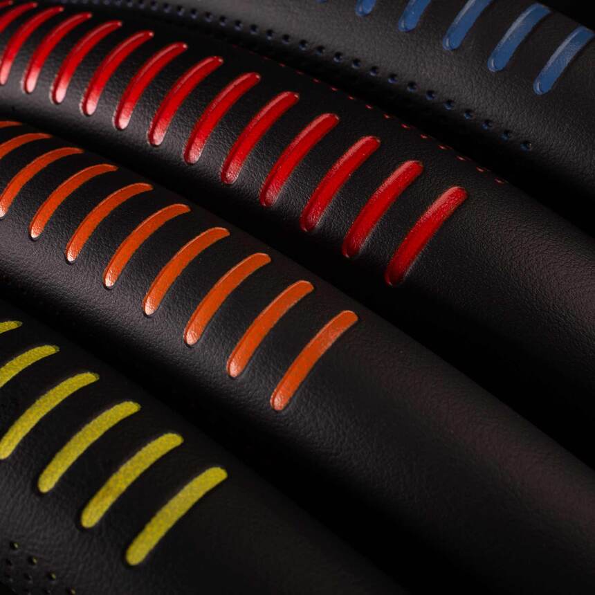 Кожаная оплётка на руль Car Performance с контрастным рисунком CP-2033 BK/RD (S)